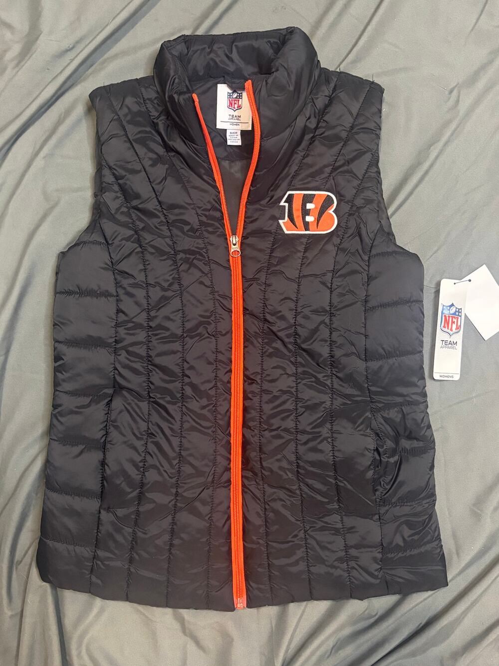 NWT Cincinnati Bengals Women’s Puffer Vest Black Orange NFL Team Apparel Size